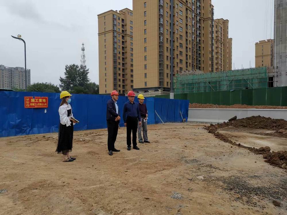 集團(tuán)董事長孔德穩(wěn)趕赴新十八大街項(xiàng)目施工現(xiàn)場、王水生產(chǎn)基地視察工作
