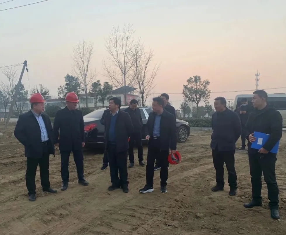 平橋區(qū)主要領(lǐng)導視察永和集團城陽城拌合站項目