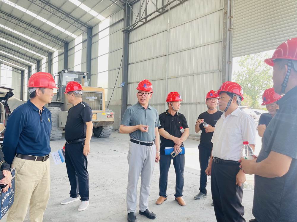 信陽市公路事業(yè)發(fā)展中心、信陽市公路局、107國道建設(shè)工程指揮部、中國中冶信陽項(xiàng)目部等單位蒞臨河南永和建設(shè)集團(tuán)檢查指導(dǎo)工作