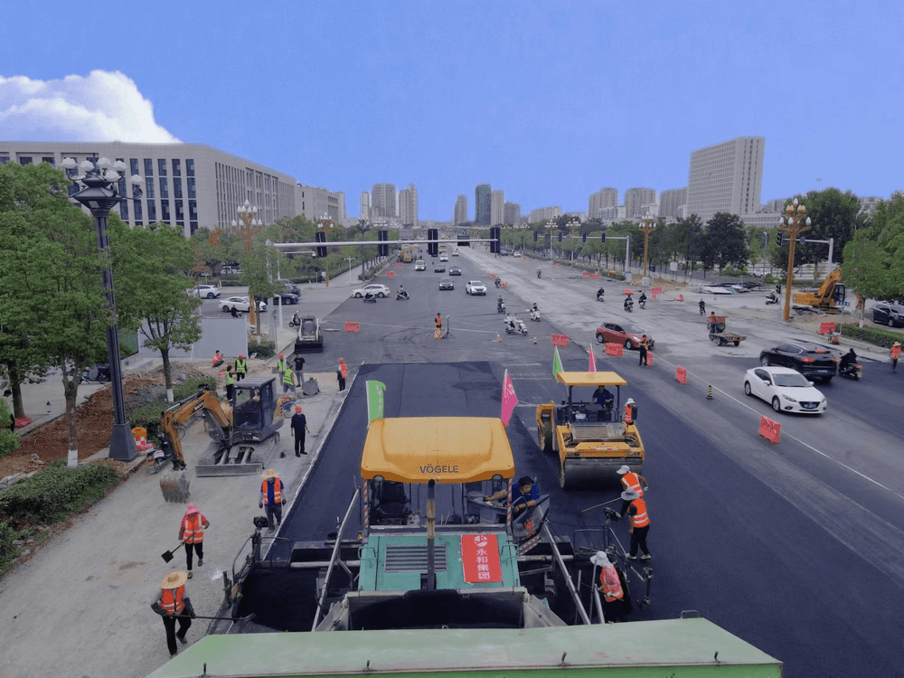   喜迎二十大，新五保暢通--永和集團(tuán)新五大道施工忙