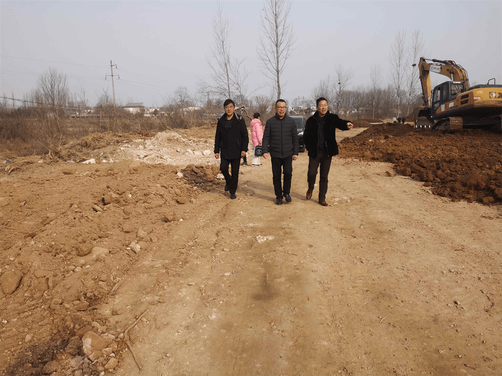 集團公司董事長孔德穩(wěn)檢查指導工程施工和分支機構(gòu)工作情況