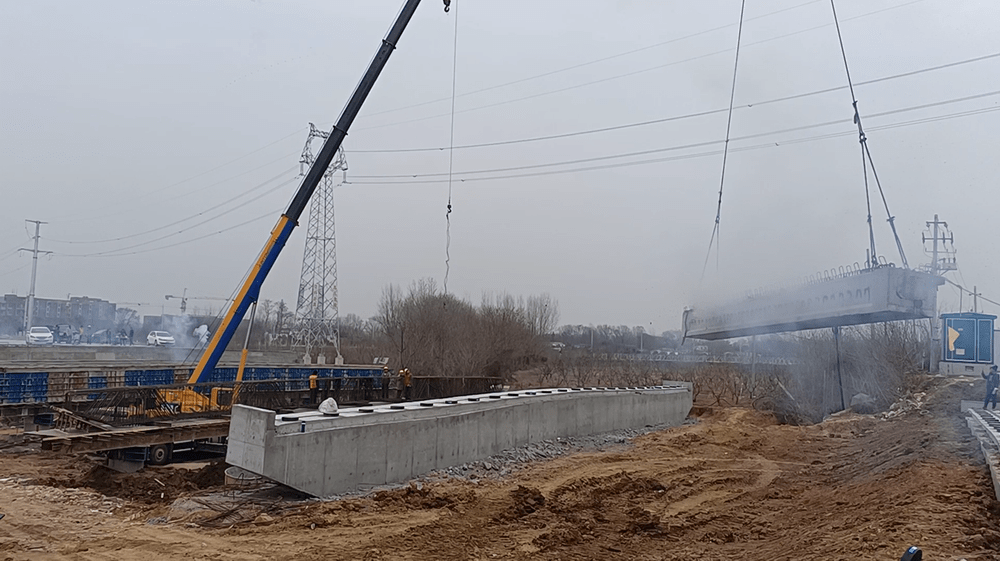 最新進展！天佑大道南延工程大橋開始架梁了！